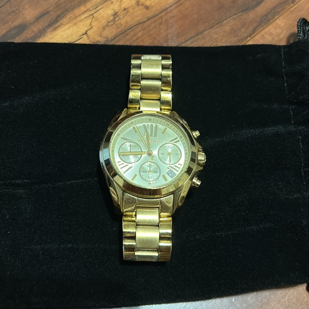 Michael Kors Women’s Watch Gold Tone - Picture 5 of 8